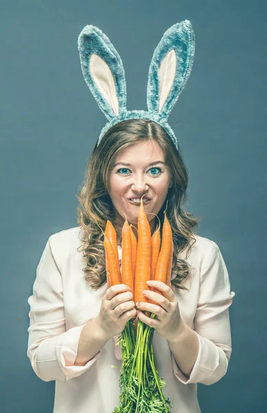 Забавна Жінка Свіжою Морквою Зображення Пробілом Вашого Тексту — стокове фото