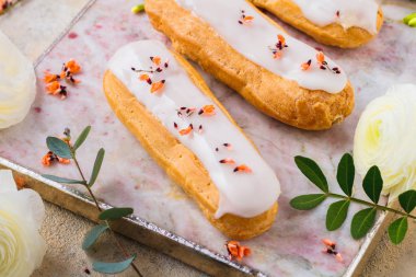 Ev yapımı kek eklerleri. Geleneksel eklerleri, profitroles klasik, eklerleri Fransız.