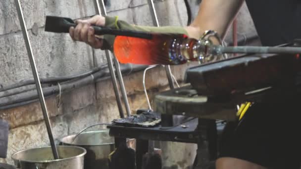 Cropped Shot Workers Producing Glass Workshop — Stock Video