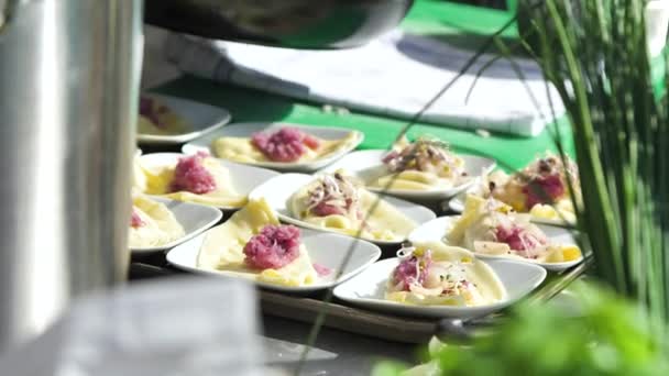 Cooking fresh ravioli, fresh pasta Italian Homemade. Boil in the boiling water — Stock Footage Cooking Fresh Ravioli Fresh Pasta Italian Homemade Boil Boiling Water Video Clip