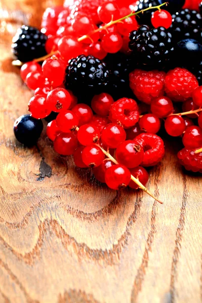 Nahaufnahme Von Frischen Schwarzen Und Roten Beeren — Stockfoto