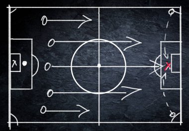 Siyah zemin üzerine ok ve strateji planıyla futbol sahası çizimi 