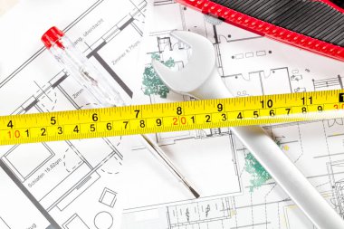 plan, ölçüm bandı ve inşaat araçları, bakım kavramı üst görünüm