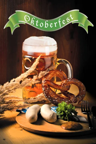 Caneca Cerveja Pretzel Salsichas Mesa Madeira — Fotografia de Stock