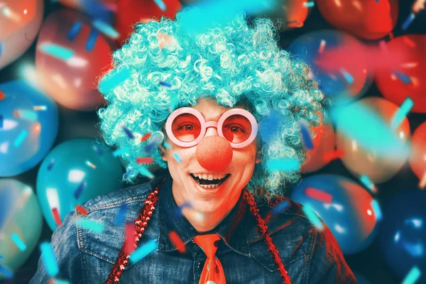 Young Man Blue Wig Posing Colorful Party Balloon Background — Stock Photo, Image