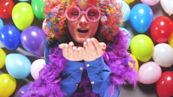 Vacker Lycklig Ung Kvinna Firar Karneval Eller Nyår Party Club — Stockvideo