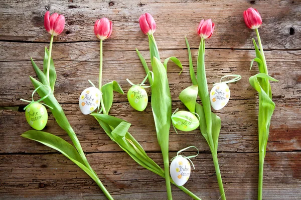 Osterhintergrund Bunte Frühlingstulpen Auf Hölzernem Hintergrund — Stockfoto