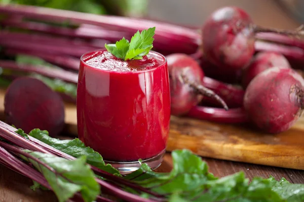 Vaso Zumo Remolacha Fresca Con Remolacha Sobre Mesa Madera — Foto de Stock