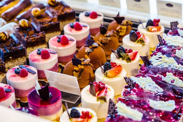 Different Types Cakes Cake Tray Showcase Glass Display Store Bakery — Stockfoto