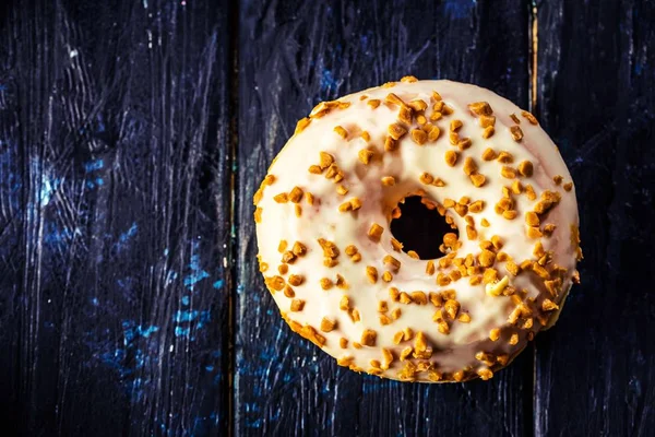 Vista Superior Delicioso Donut Envidraçado Superfície Madeira — Fotografia de Stock