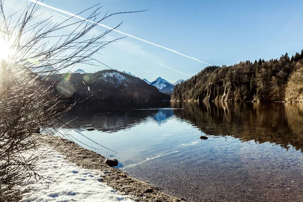 Hermosas Montañas Reflejadas Lago Tranquilo Amanecer —  Fotos de Stock