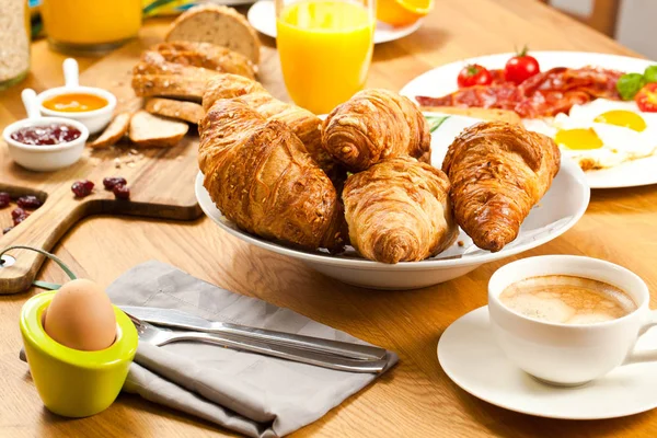 Cup Coffee Boiled Egg Fresh Croissants Orange Juice Breakfast Served — Stock Photo, Image