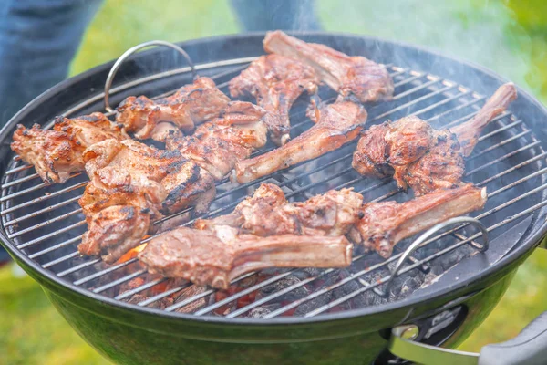 Close Uitzicht Heerlijk Vlees Roosteren Grill Outdoor — Stockfoto