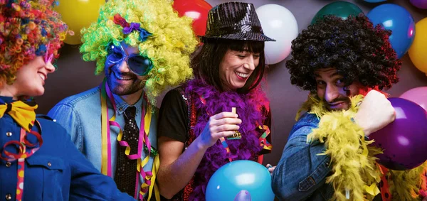 Festa Pessoas Comemorando Carnaval Ano Novo Clube Festa — Fotografia de Stock