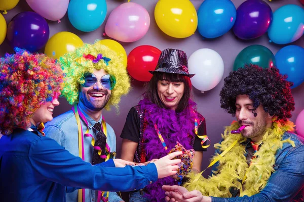 Festa Persone Che Festeggiano Carnevale Capodanno Nel Club Delle Feste — Foto Stock