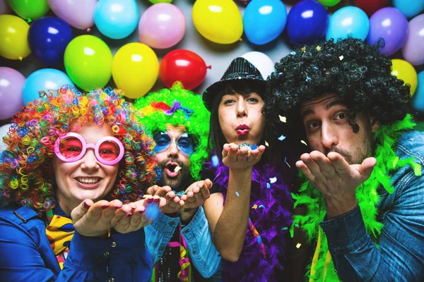 Fiesta Gente Que Celebra Carnaval Año Nuevo Club Fiesta —  Fotos de Stock