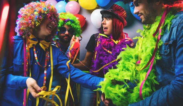 Festa Persone Che Festeggiano Carnevale Capodanno Nel Club Delle Feste — Foto Stock