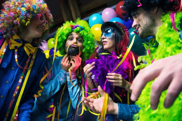 Festa Pessoas Comemorando Carnaval Ano Novo Clube Festa — Fotografia de Stock