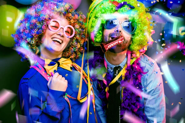 Kvinnor Och Män Firar Fest Nyår Kväll Eller Karneval — Stockfoto