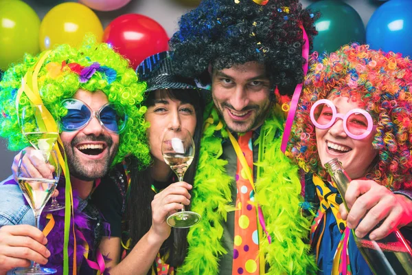 Fiesta Gente Que Celebra Carnaval Año Nuevo Club Fiesta — Foto de Stock