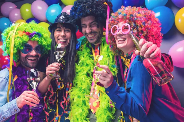 Festa Persone Che Festeggiano Carnevale Capodanno Nel Club Delle Feste — Foto Stock