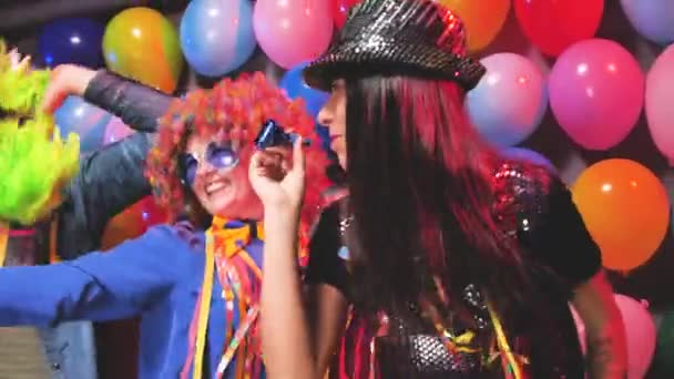 Partyfolket Firar Karneval Eller Nyår Party Club — Stockvideo