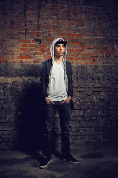 Retrato Joven Guapo Elegante Con Gorra —  Fotos de Stock