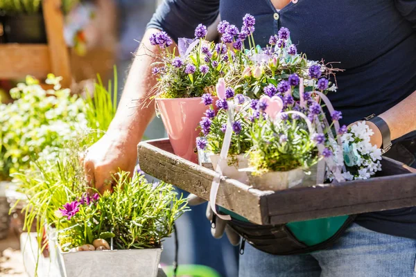 Vista Parziale Fiorista Femminile Che Lavora Negozio Fiori — Foto Stock