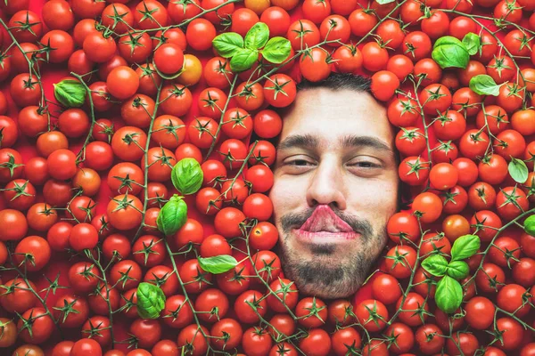 Homem Com Tomates Conceito Para Indústria Alimentar Rosto Homem Emocional — Fotografia de Stock