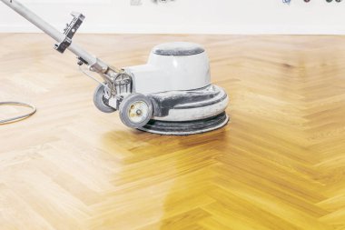 meşe parke zemin vernikleme aracının yakın çekim görünümü 