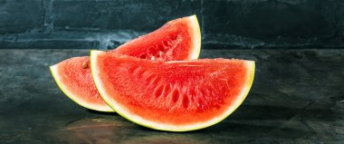 lezzetli karpuz adet gri arka plan üzerinde görmek 