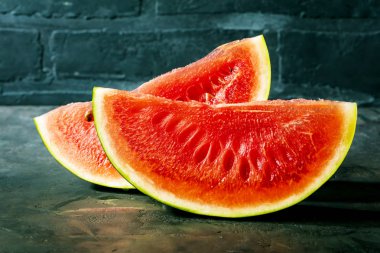 lezzetli karpuz adet gri arka plan üzerinde görmek 