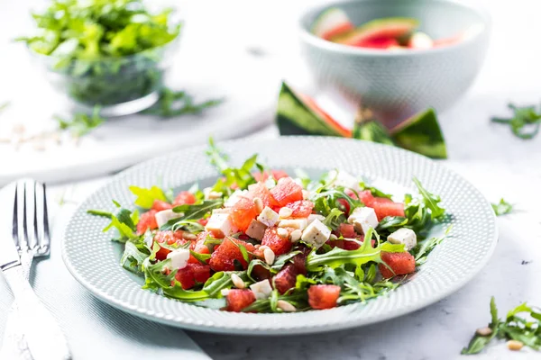 Frischen Gesunden Saftigen Salat Mit Wassermelone Rucola Und Feta Auf — Stockfoto