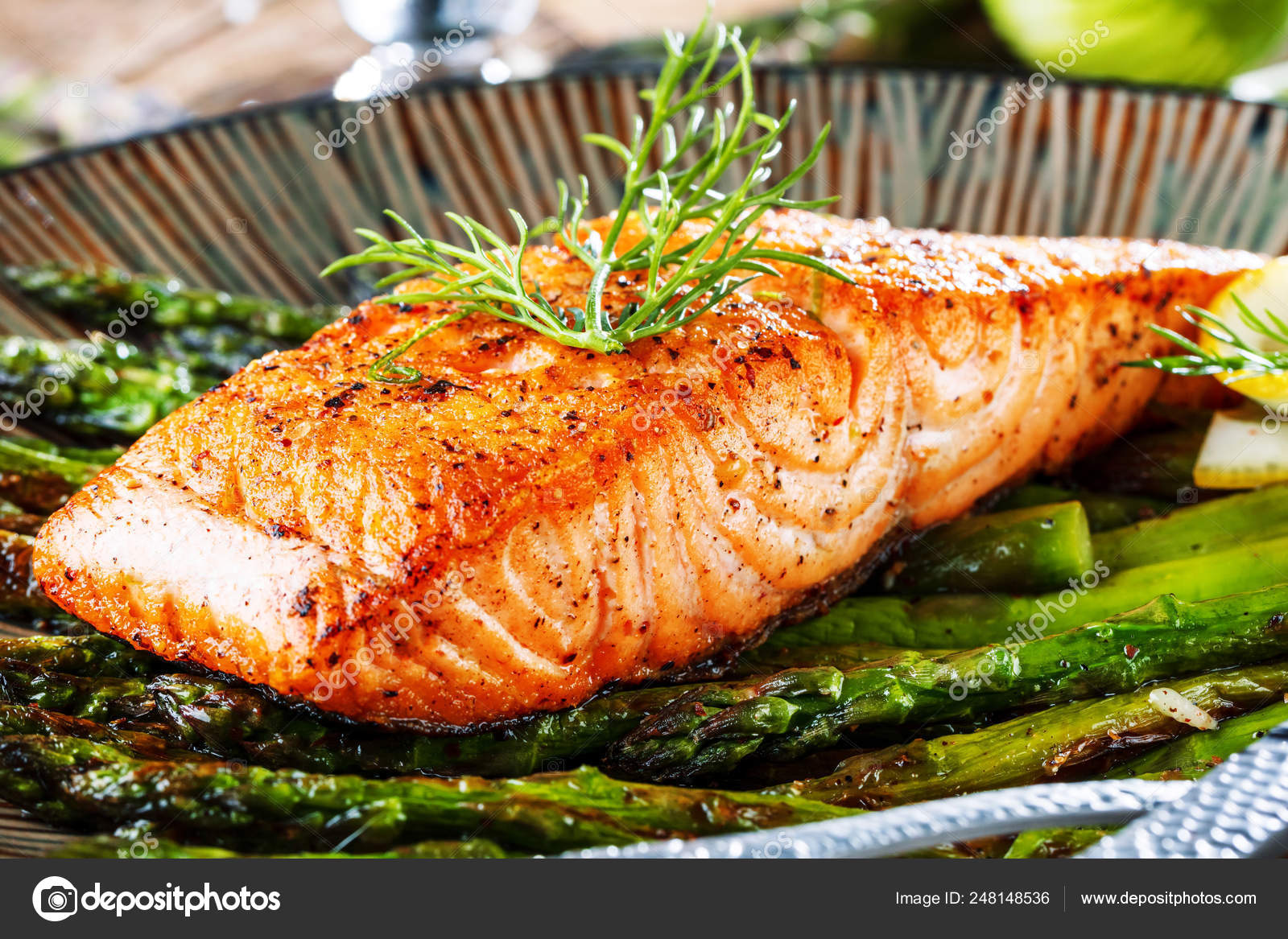 Close View Gourmet Grilled Salmon Steak Asparagus Plate — Stock