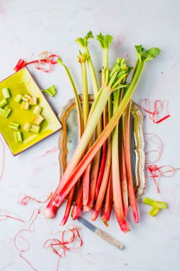 taze ham organik ravent dilimleri ve SAP Üstten Görünüm