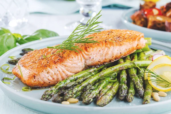 Close View Delicious Grilled Salmon Asparagus Plate — Stock Photo, Image