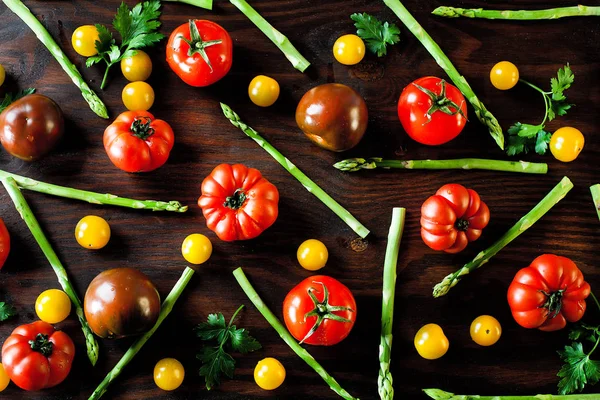 Vista Superior Verduras Orgánicas Frescas Maduras Sobre Fondo Mesa Madera — Foto de Stock