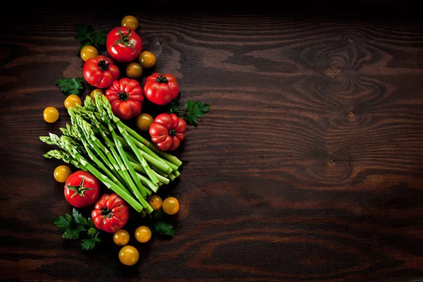 Draufsicht Auf Frisches Reifes Bio Gemüse Auf Holztisch Mit Kopierraum — Stockfoto