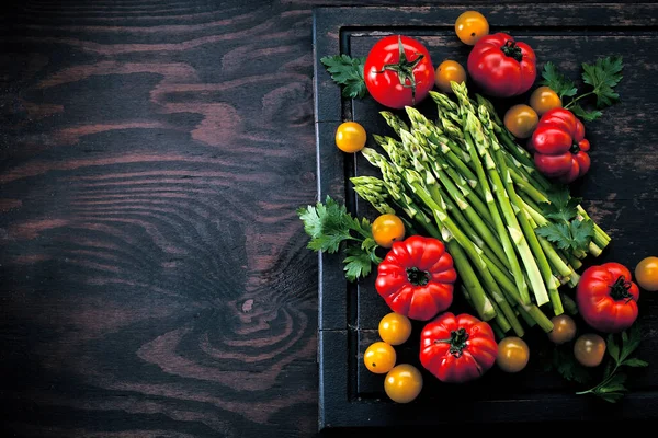 Vista Superior Verduras Frescas Saludables Bordo Una Mesa Madera — Foto de Stock