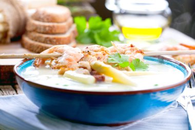 karides şiş kase lezzetli kuşkonmaz çorbası görmek