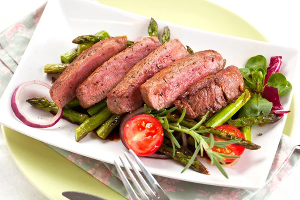 Close View Delicious Barbecue Bone Steak Sliced Green Asparagus Vegetables — Stock Photo, Image