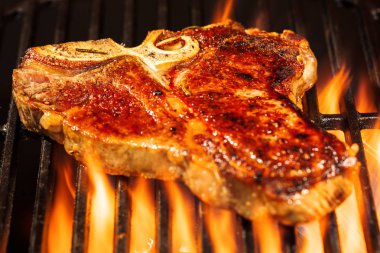 gurme t-bone biftek ızgara yemek görmek