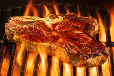 lezzetli t-bone biftek ızgara yemek görmek