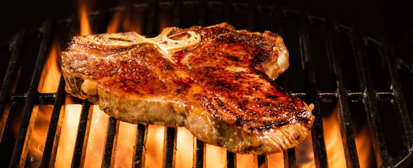 Vista Cerca Deliciosa Carne Hueso Cocinar Parrilla — Foto de Stock