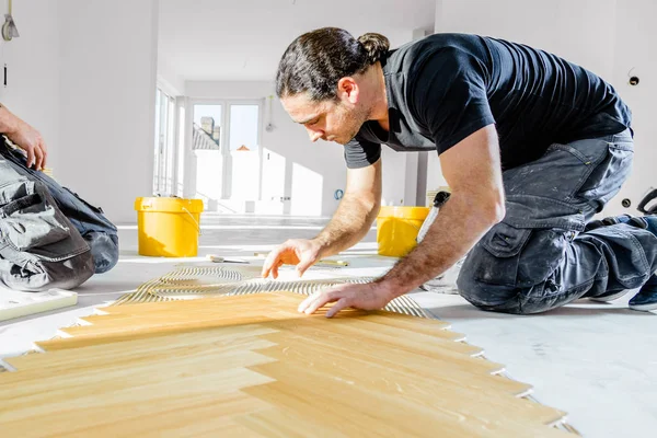 Professional Male Workers Installing Oak Parquet Floor Home Improvement — Stock Photo, Image
