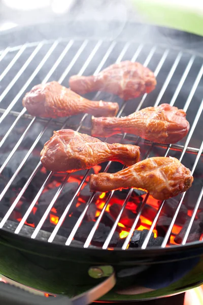 Widok Bliska Smaczne Soczyste Mięso Kurczaka Gotowania Grill Węglowy — Zdjęcie stockowe