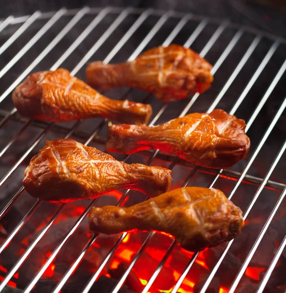 Крупный План Вкусной Приготовления Куриного Мяса Угольном Гриле — стоковое фото