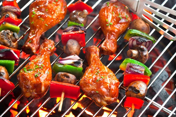 Zbliżenie Pyszne Mięsa Warzywami Gotowanie Zewnątrz Grill — Zdjęcie stockowe