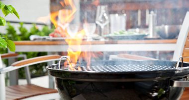 barbekü yerde açık kömür ızgara yakın çekim