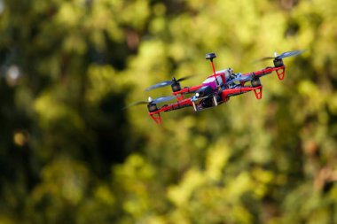 açık havada uçan dijital kamera ile drone quadcopter